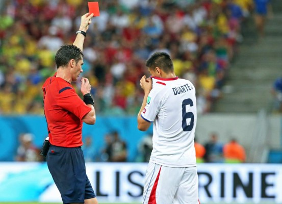 Óscar Duarte, primer expulsado para Costa Rica en los Mundiales