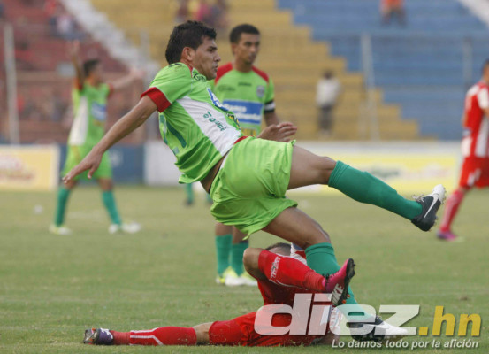 Polémico juego en La Ceiba Vida-Marathón