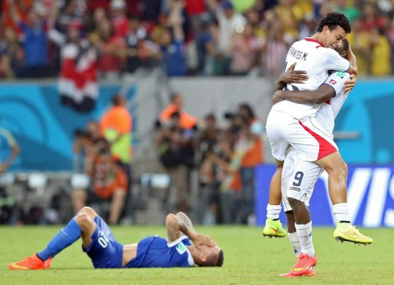 Costa Rica celebra con locura su pase histórico a cuartos de final