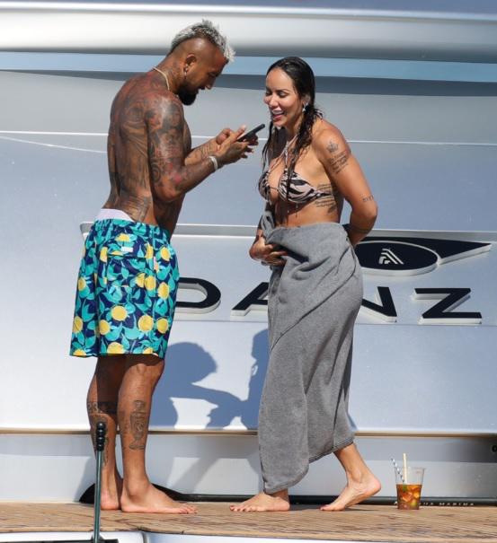 Sonia Isaza, la infartante novia de Arturo Vidal, deslumbra en sus vacaciones en un yate de lujo en España