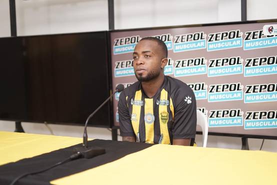 Gerson Chávez atiende a los medios de comunicación en conferencia de prensa. (Foto: Mauricio Ayala)