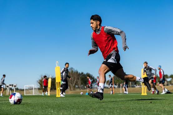 El atacante zurdo Johnny Denis hace pretemporada con el New York City de la MLS.
