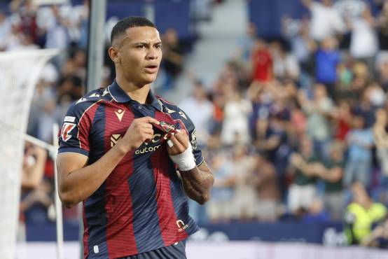 Kervin Arriaga anotó su primer gol con la camisa del Levante, pero lastimosamente el equipo perdió en los últimos minutos.