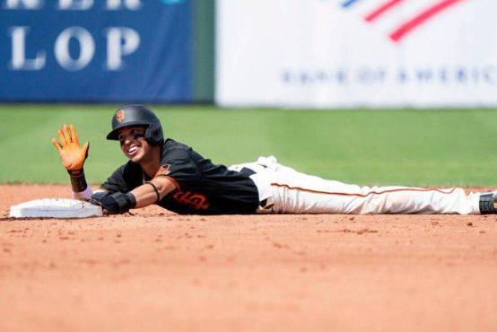 MLB: Mauricio Dubón conecta cuadrangular en pretemporada y está convenciendo para quedarse en Gigantes