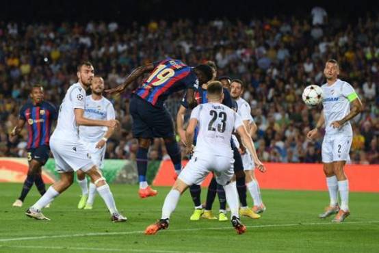 Barcelona receta tremenda paliza al Viktoria Plze de la mano de Robert Lewandowski, que pone a soñar al Camp Nou