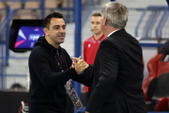 ”Con este estilo, hemos ganado 5 Champions. Lo puso Johan Cruyff. Ha dado frutos y resultados”, fue la respuesta de Xavi con dardo incluido a Ancelotti.