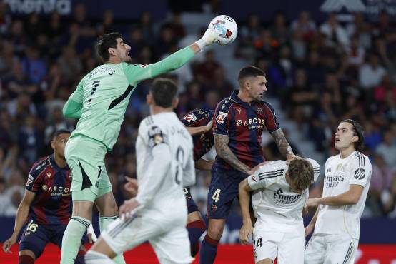 Real Madrid, con un endemoniado Kylian Mbappé, goleó al Levante de Kervin Arriaga en la Liga Española