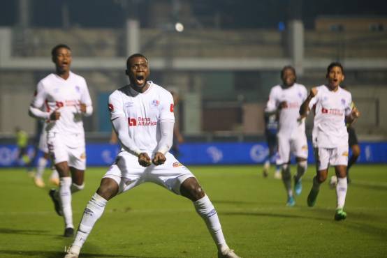 Eufórico festejo de Arboleda en su noveno gol al Motagua. FOTOS: Andro Rodríguez