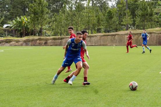 Luis Álvarez participó en la selección Sub-20 de Honduras con Luis Alvarado al mando.
