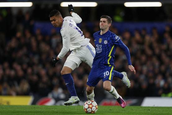 Real Madrid está venciendo al Chelsea en Stamford Bridge.