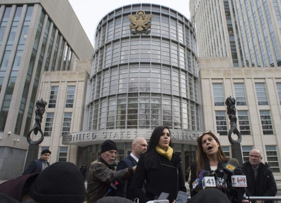 Así fue el reencuentro de Emma Coronel con 'El Chapo' Guzmán