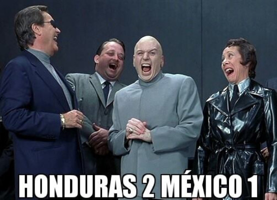 Memes y fotomontajes del Aztecazo a México