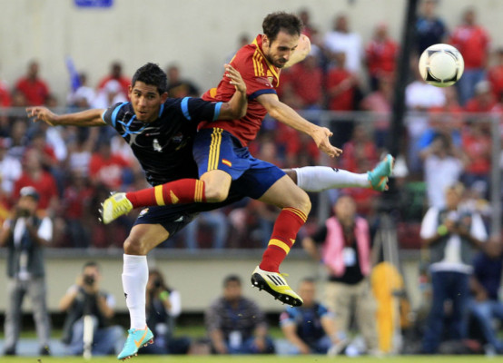 España le muestra a Panamá el fútbol de excelencia.