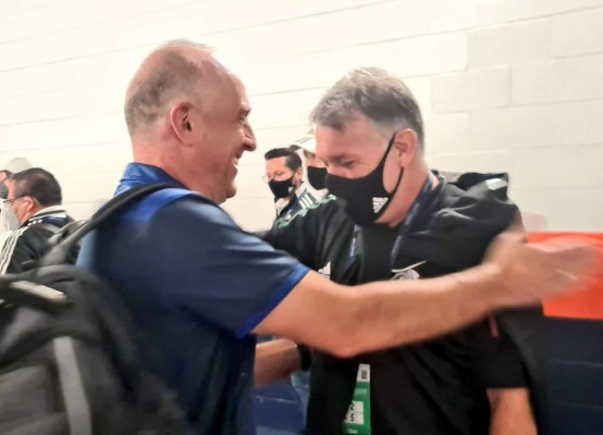 El saludo de Coito con el 'Tata' Martino: así se preparó Honduras antes de medirse a Estados Unidos en Denver