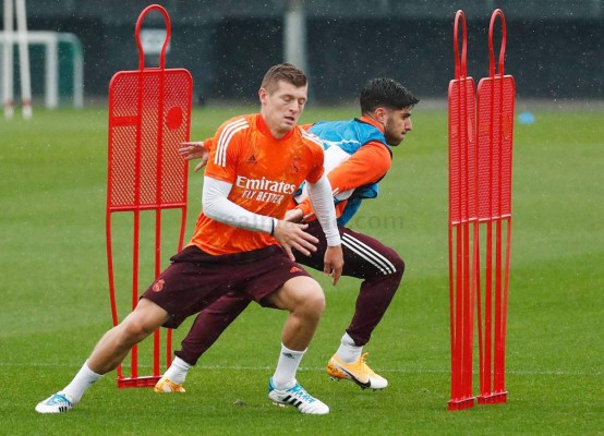 Nuevo integrante y bajo la lluvia: Así fue el entrenamiento del Real Madrid previo a la Champions&nbsp;&nbsp;
