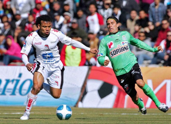 Con dos hondureños: Aficionados mexicanos que lamentan la salida de estos extranjeros de Liga MX