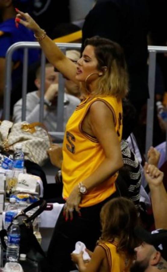 Las Kardashians, las sexis aficionadas que le van a Cavaliers en final de NBA
