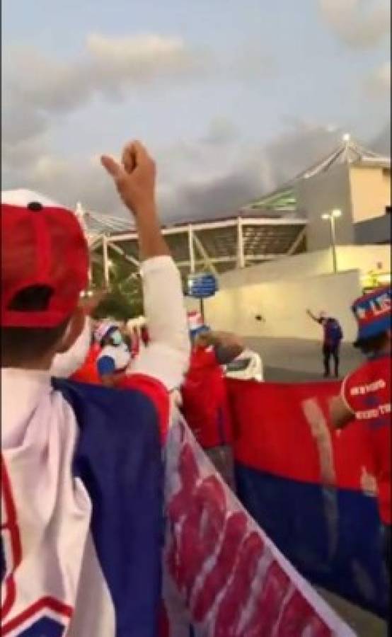 ¡Espectacular banderazo! Afición del Olimpia visitó las afueras del Exploria Stadium para alentar a su equipo