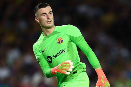 El portero viaja a Alicante con la incertidumbre si podrá jugar o no. La Federación ha avisado que con 23 años y ficha del filial no podría participar. El Barça está acelerando la documentación.