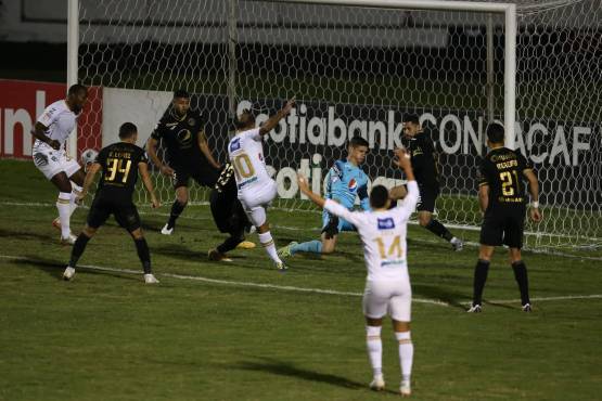 Motagua perdió 2-1 frente a Comunicaciones en el partido de ida de la final de la Concacaf League. Fotos DIEZ
