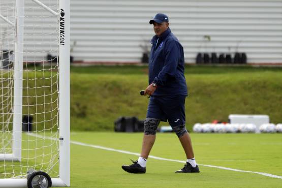 Diego Vázquez ha venido trabajando en microciclos con los jugadores de la Liga Nacional.