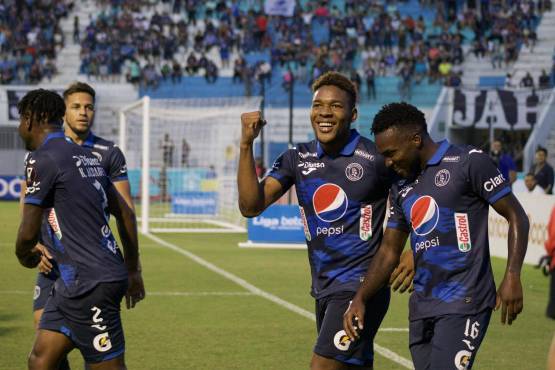 Yeison Mejía tiene un golpe en una de sus rodillas y es duda para medirse al Olancho.