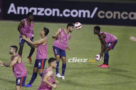 Momento del calentamiento de Motagua. Foto: Neptalí Romero.