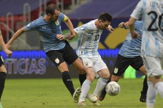 Uruguay's Diego Godin (L) and Argentina's Lionel Messi vie for the ball during their Conmebol Copa America 2021 football tournament group phase match at the Mane Garrincha Stadium in Brasilia, on June 18, 2021. (Photo by NELSON ALMEIDA / AFP)