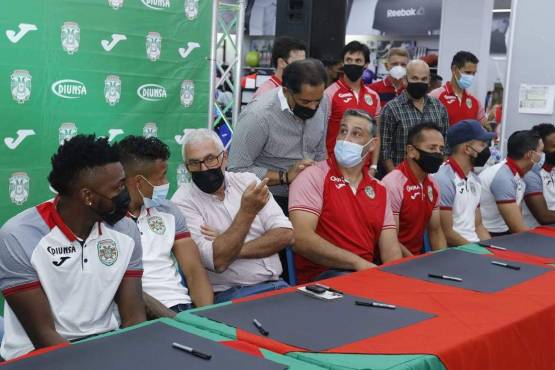 Manuel Keoseián es presentado oficialmente como nuevo DT de Marathón: “Vamos a trabajar para entrar a las fases finales”