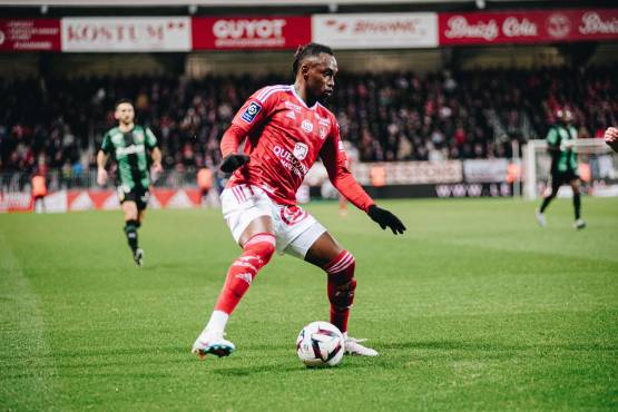Alberth Elis ha jugado 237 minutos distribuidos en siete partidos con el Brest.