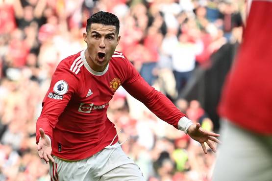 Cristiano Ronaldo marcó tres goles en el triunfo del Manchester United ante el Norwich City. FOTO: AFP