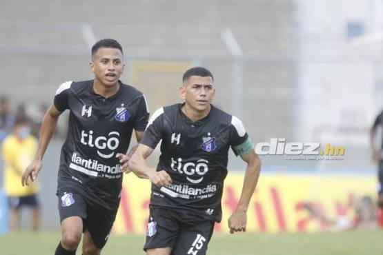 Edwin Maldonado celebrando el autogol de Lucas Campana después de ejecutar el tiro libre. Foto: Nepalí Romero.