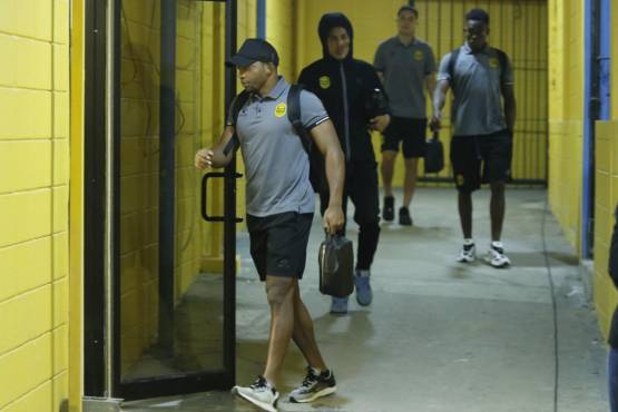 Llegada de la plantilla aurinegra al estadio Morazán.