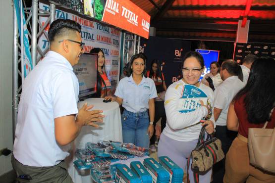 Los invitados al evento disfrutaron de una noche llena de regalías. FOTO: Moisés Valenzuela