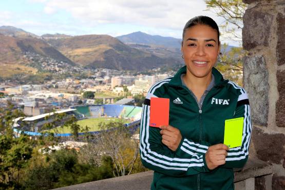 Melissa Pastrana es un emblema del arbitraje femenino en Honduras, sin embargo, los dirigentes del gremio la han marginado.