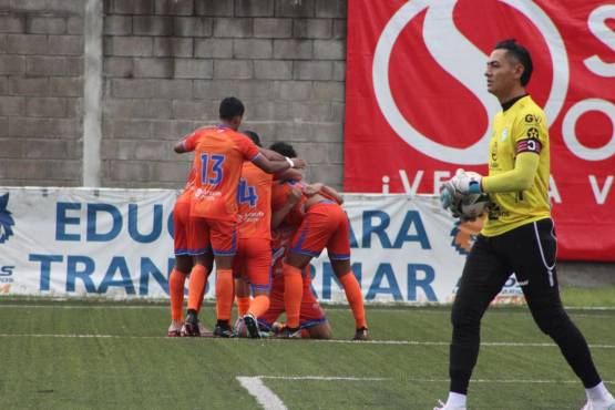 Juticalpa cayó goleado ante unos Lobos que en casa están intratables.