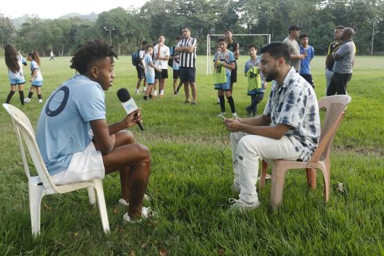 Alenis Vargas charló extendido con DIEZ en una entrevista con el periodista Omar Gutiérrez. FOTO: Neptalí Romero.