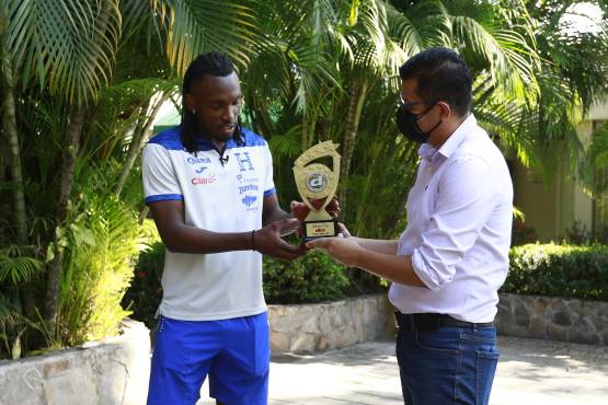 Alberth Elis tras arrasar en los Premios DIEZ 2021: “Orgulloso, pero con mucha responsabilidad de seguir dando lo mejor de mí”