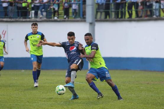 Olancho FC, con autogol de Wesly Decas, le pega a Motagua y le corta racha triunfal a Ninrod Medina