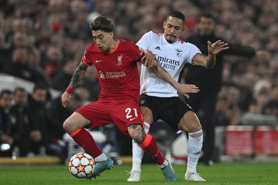 Liverpool sufre ante un gran Benfica en Anfield Road, pero sella su pase a semifinales de la Champions League