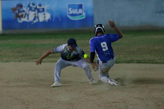 Este sábado sigue la actividad del Campeonato Centroamericano de sóftbol. Foto Diez: Neptalí Romero