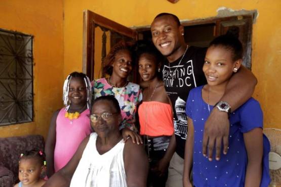 TORONTO- El luchador catracho Kevin Alberto MejÃ­a le dio hace unos minutos la primera medalla a Honduras, al conquistar la medalla de plata en lucha grecorromana en categorÃ­a 98 kilogramos de los Juegos Panamericanos. Triunfo de la Cruz Tela .