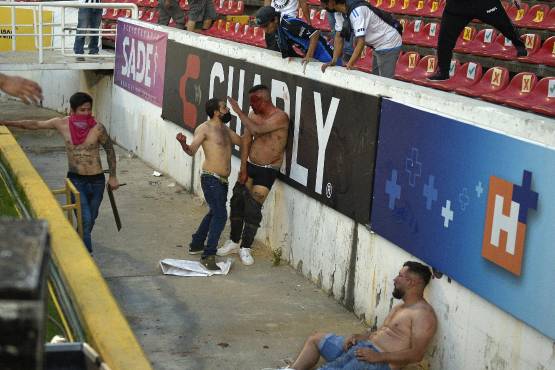 Concacaf condena actos de violencia en el juego Querétaro vs. Atlas y pide “aplicar fuertes sanciones”