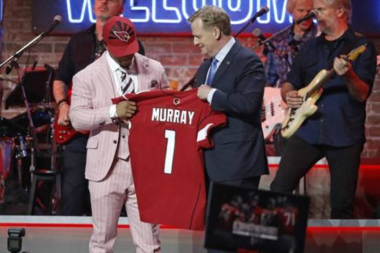 NASHVILLE, TENNESSEE - APRIL 25: NFL commissioner Roger Goodell poses with quarterback Kyler Murray after being drafted first overall on day 1 of the 2019 NFL Draft on April 25, 2019 in Nashville, Tennessee. Frederick Breedon/Getty Images/AFP