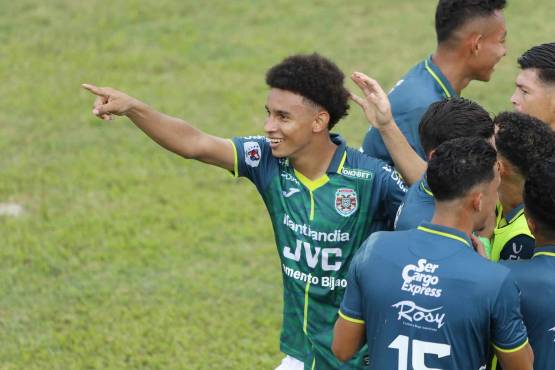 Javier Arriaga anotó el segundo gol de Marathón y se lo dedicó a su familia en las graderías. FOTO: Neptalí Romero