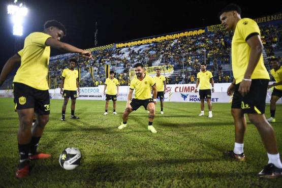 Real España venció a un pobre y deslucido Olimpia y la máquina de Jeaustin Campos se sube al liderato del torneo