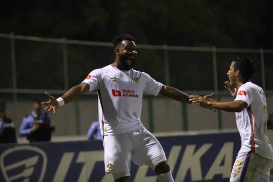 Golazo y asistencia de Jorge Benguché, el hombre inspirado del Olimpia ante Motagua. FOTO: David Romero