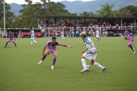 Acciones del encuentro entre Meluca Campamento y Platense.