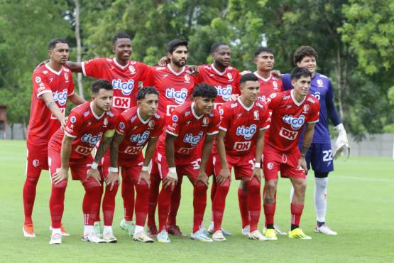 Juan Vieyra entre los titulares del Real Estelí en el amistoso ante Marathón. FOTO: Neptalí Romero