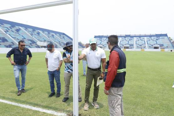 Mario Moncada, molesto con la empresa que hace los trabajos en el estadio Morazán: “Estoy frustrado; les di 20 días más”